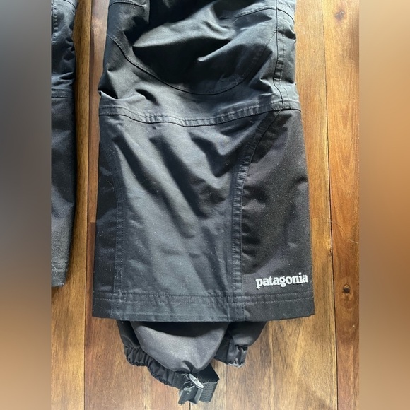 Patagonia women’s black snow pants - Picture 10 of 13